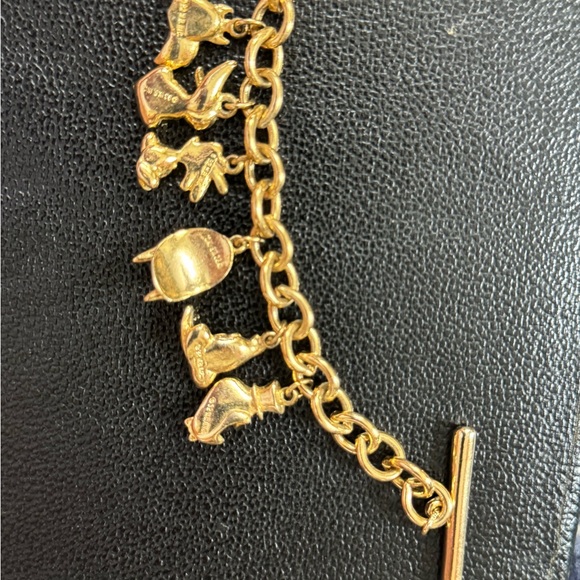 Vintage Warner Brothers 1992 Gold Tone Toggle Charm Bracelet - Picture 8 of 8